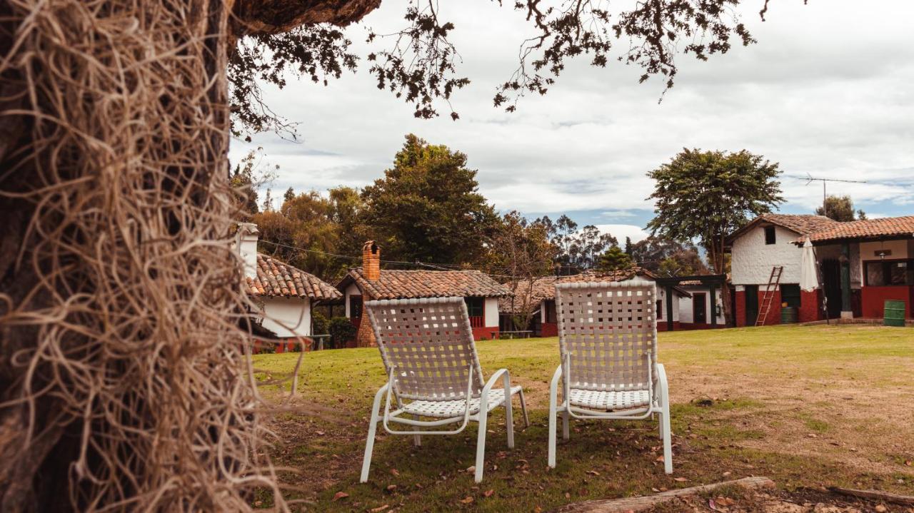 Hotel Y Centro De Convenciones Pueblito De Yerbabuena Paraiso Natural Чия Экстерьер фото