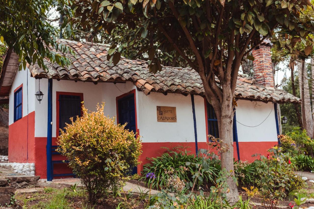 Hotel Y Centro De Convenciones Pueblito De Yerbabuena Paraiso Natural Чия Экстерьер фото