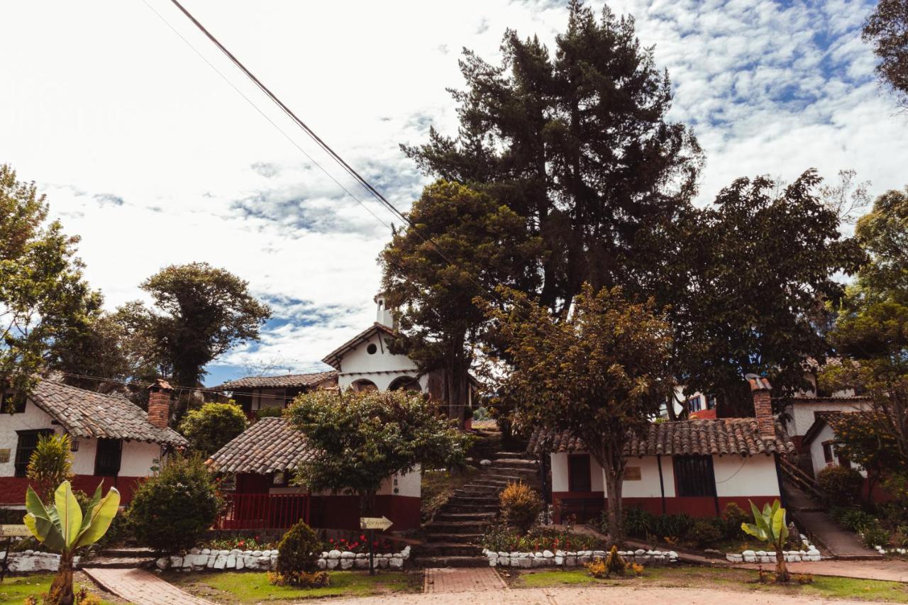 Hotel Y Centro De Convenciones Pueblito De Yerbabuena Paraiso Natural Чия Экстерьер фото