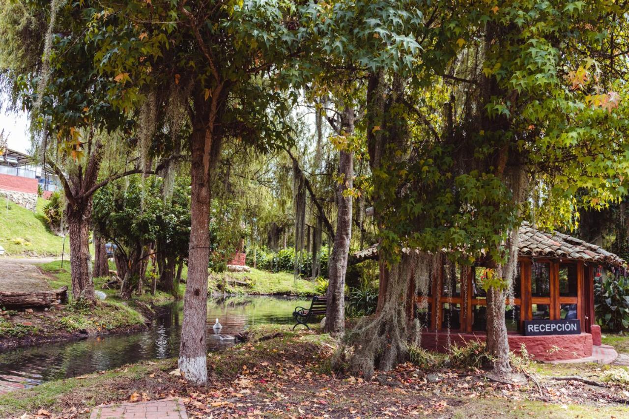Hotel Y Centro De Convenciones Pueblito De Yerbabuena Paraiso Natural Чия Экстерьер фото